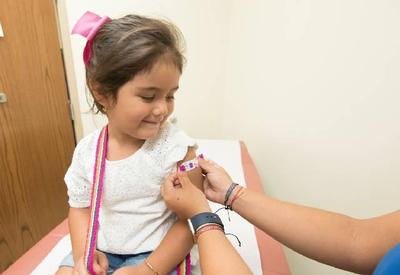 Com a pandemia, menos crianças receberam vacinas básicas em 2020