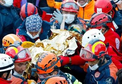 Turquia adolescente e menina de 3 anos são resgatadas  nos escombros