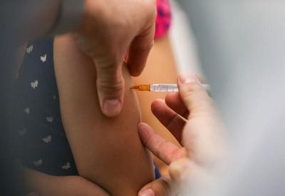 Vacinação de crianças contra a covid-19 já começou em ao menos 40 países