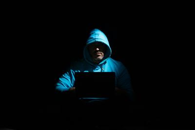 Criminosos estrangeiros usam sites de relacionamento para aplicar golpes em brasileiras