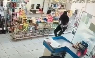 Vídeo: Homem é executado a tiros em supermercado no interior de SP