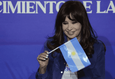 Suprema Corte da Argentina confirma condenação de Cristina Kirchner por corrupção e a torna inelegível