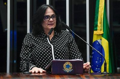 Damares visita Bolsonaro em prisão domiciliar 