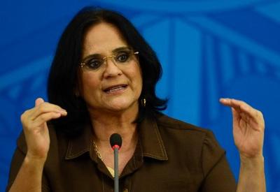 Moraes permite que Damares Alves visite Bolsonaro às vésperas de julgamento