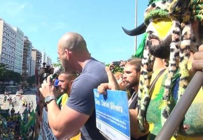 Daniel Silveira participa de ato pro-Bolsonaro em Niterói