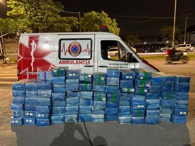 Polícia apreende ambulância com 1,5 tonelada de maconha em Guarulhos (SP)