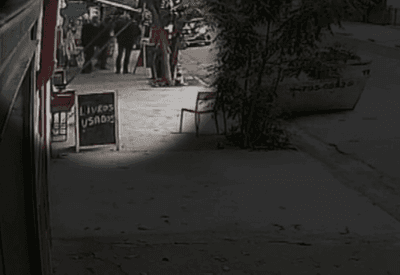 Imagens mostram momento em que delegado reage e atira em criminoso em SP