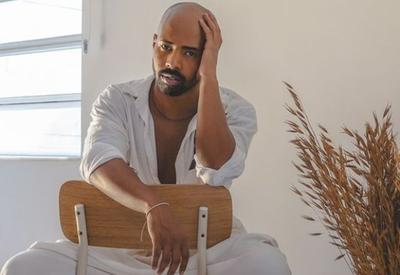 Influenciador denuncia injúria racial: "você seria um escravo caríssimo"