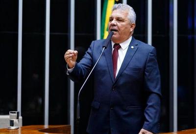 Líder da bancada da bala na Câmara surpreende e defende usuários de maconha