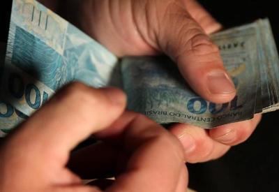 Mais de 60% dos brasileiros preferem realizar pagamentos com dinheiro vivo