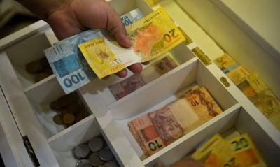Pesquisa: sete a cada dez brasileiros acreditam que falta de dinheiro afeta a saúde emocional 
