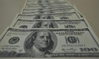 Dólar atinge R$ 5,46, maior valor em um ano e meio 