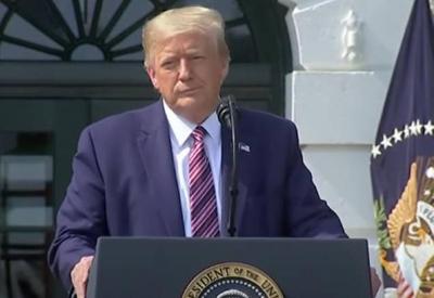 Nova medida assinada por Trump restringe transição de gênero para menores de 19 anos