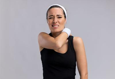 Dor nas costas no treino? Quando o esforço vira lesão séria na coluna