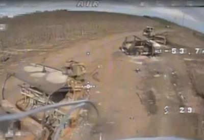 Imagens mostram drones da Ucrânia caçando soldados russos em mata fechada