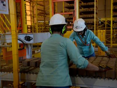 Contratações na indústria saltam 75,5% de janeiro a setembro de 2024