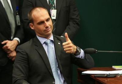 Após depor à PF, Lindbergh diz que Eduardo Bolsonaro faz "depredação simbólica" do STF nos EUA