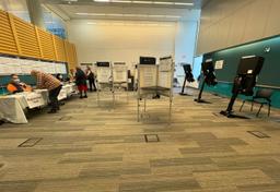 Imagem da notícia Votação antecipada na Biblioteca Pública de West End, em Washington DC | Patrícia Vasconcellos/SBT