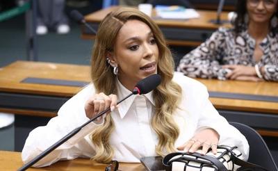 Prioridade de Motta para PEC da escala 6X1 foi "movimento inesperado", diz Erika Hilton