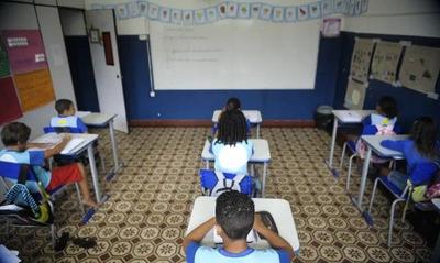 Aulas são retomadas em mais de 120 escolas de Porto Alegre