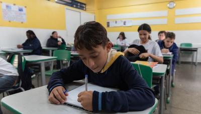 Investimento por aluno cresce 50% em 10 anos, mas Brasil ainda está atrás de países ricos