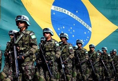 Bolsonaro participa da cerimônia do Dia do Exército