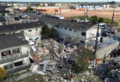 Explosão faz prédio desabar em Maceió e deixa três mortos