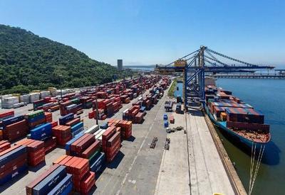 Empresas brasileiras antecipam exportações aos EUA para evitar tarifa de 50% imposta por Trump