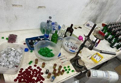 Polícia fecha fábrica clandestina de destilados em Atibaia (SP)