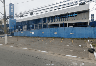 Incêndio atinge fábrica de tintas em Diadema (SP) e mobiliza ao menos 10 viaturas dos bombeiros