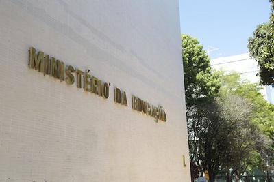 MEC aplica punições a faculdades de medicina após notas baixas no Enamed