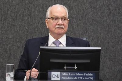 Fachin crítica “ambição desmedida” no Judiciário e idolatria na defesa das instituições