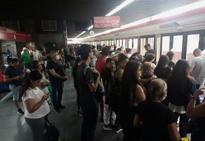 Problemas técnicos afetam circulação na Linha 3-Vermelha do Metrô de São Paulo