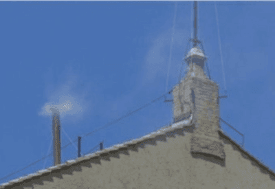 Vaticano erra e anuncia 'fumaça branca' nas redes sociais 