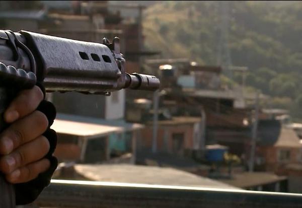 Imagem da notícia: Facções criminosas controlam áreas em 77 municípios do RJ, aponta relatório da PM