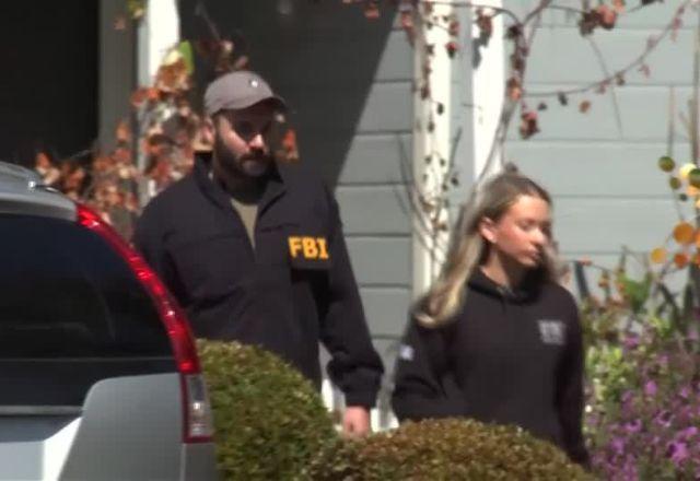 FBI faz buscas na casa de suspeito de atirar em jantar com Trump