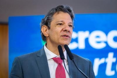 Haddad considera positiva fala de Trump sobre conversa com Lula e anuncia reunião com secretário dos EUA