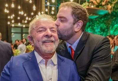Filho de Lula compara recuperação do pai após cirurgias com pós-operatório de Bolsonaro