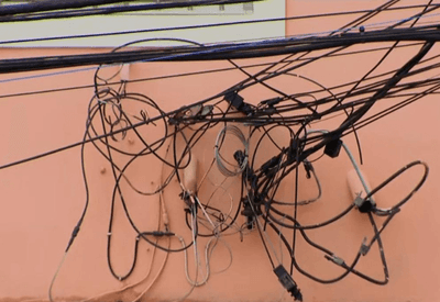 Superlotação e fios expostos são riscos de incêndio em prédios do centro de SP 
