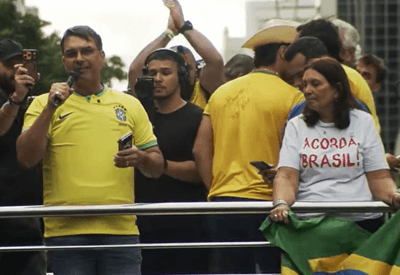 Flávio Bolsonaro faz primeiro ato como pré-candidato ao Planalto, ataca STF e mira Lulinha na Paulista