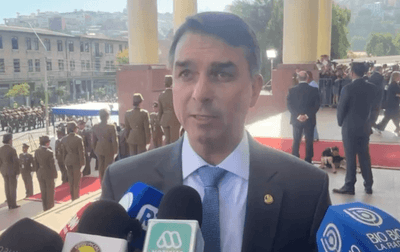 No Chile, Flávio Bolsonaro diz que Lula foi “muito pequeno” por desistir de ir à posse de Kast