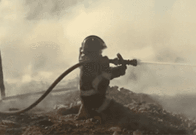 Incêndio atinge comunidade na Penha, zona leste de SP, neste domingo (30)