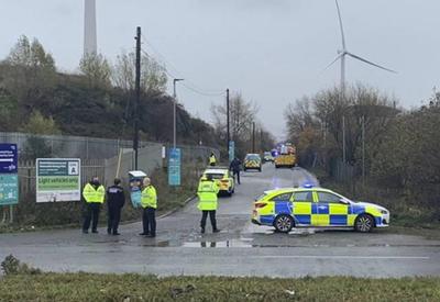Explosão atinge tanque químico em estação de esgoto do Reino Unido