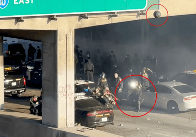 Fotógrafo flagra momento em que é atingido por policial em protestos em Los Angeles