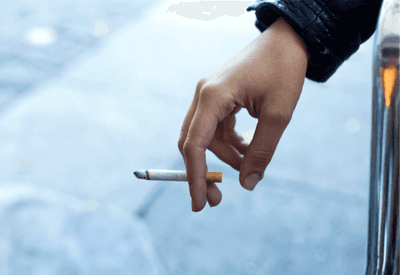 França proíbe cigarros em vários locais públicos a partir de julho
