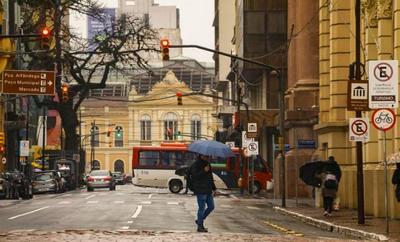 Porto Alegre abre ginásio para acolher população em situação de rua