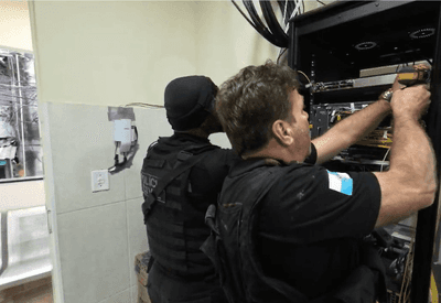 Operação da polícia mira rede de “gatonet” controlada por facção no RJ