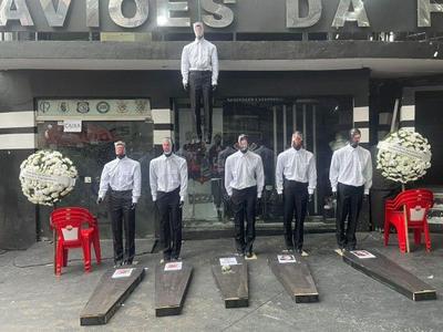 Gaviões da Fiel protesta contra ex-presidentes do Corinthians no Parque São Jorge