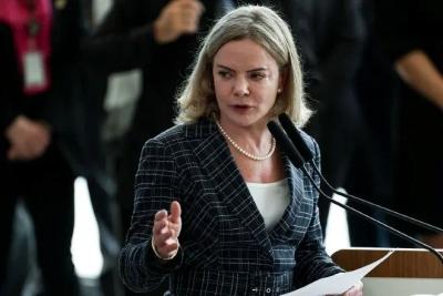 Gleisi pretende deixar governo para disputar vaga na Câmara em 2026