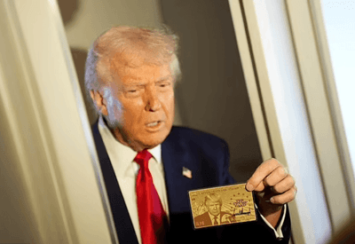 Trump apresenta "gold card" para imigrantes que custa US$ 5 milhões e tem seu rosto estampado